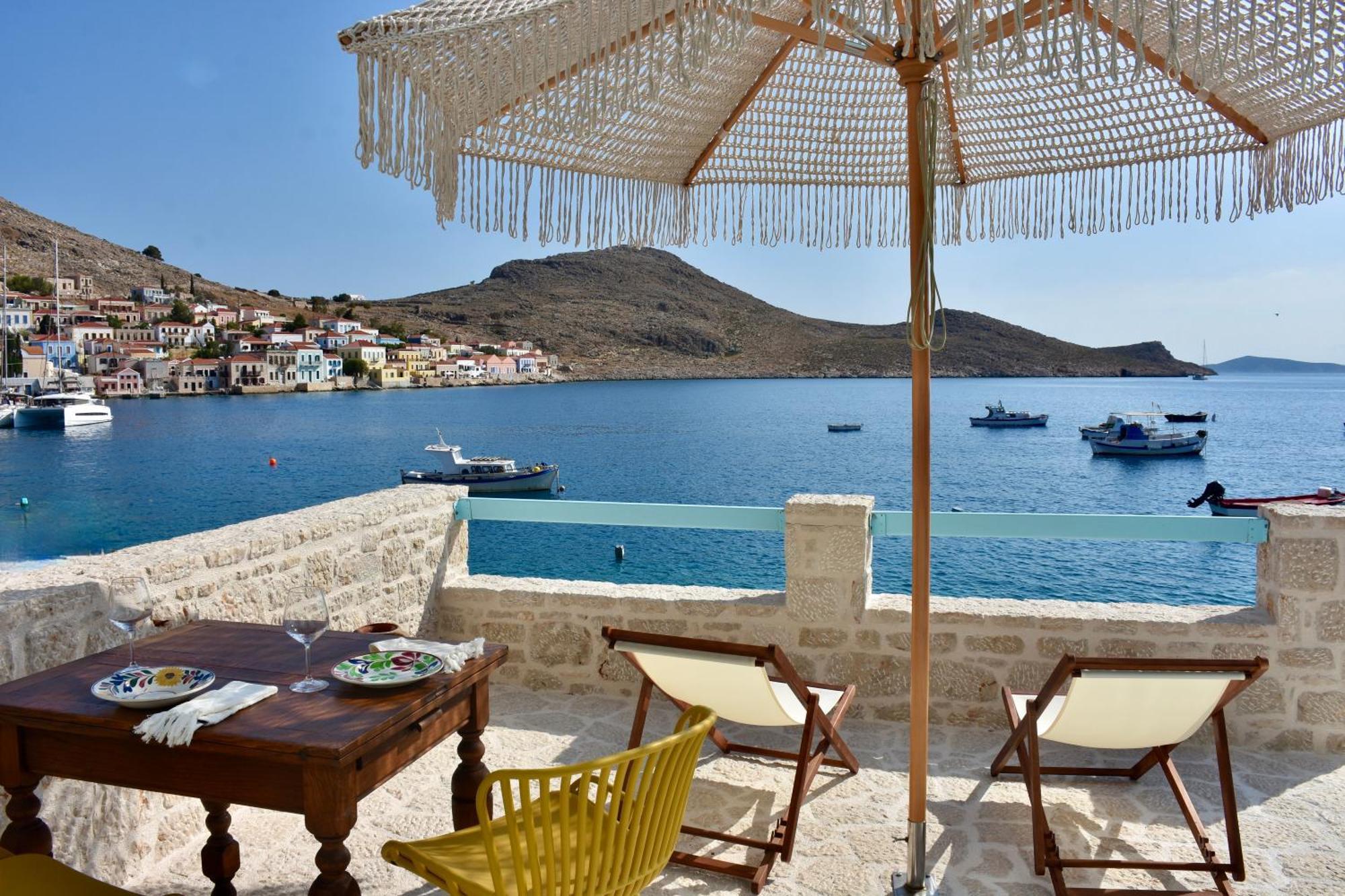 Salt Retreat - Seafront Villa Chalki Town Dış mekan fotoğraf