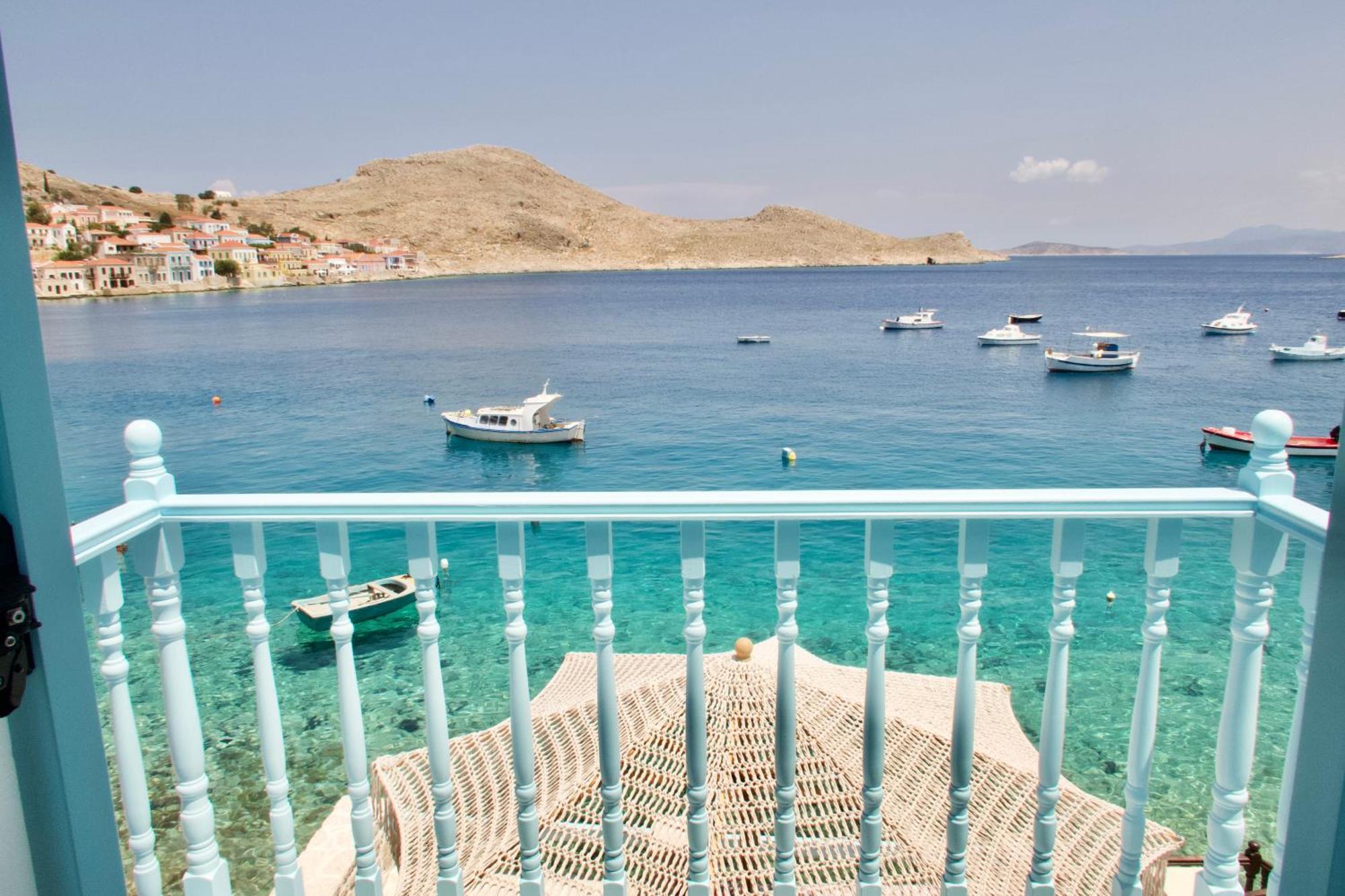 Salt Retreat - Seafront Villa Chalki Town Dış mekan fotoğraf