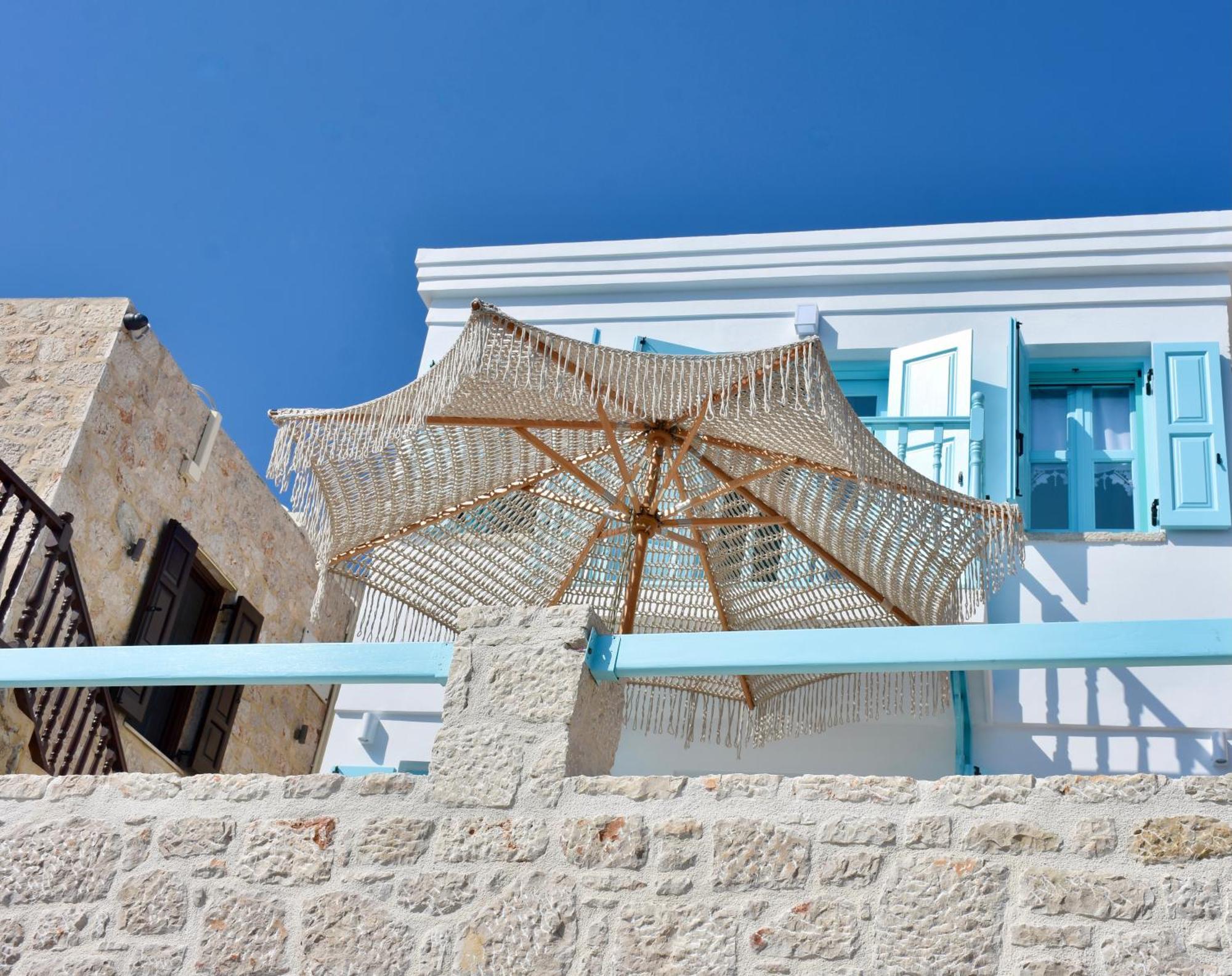 Salt Retreat - Seafront Villa Chalki Town Dış mekan fotoğraf